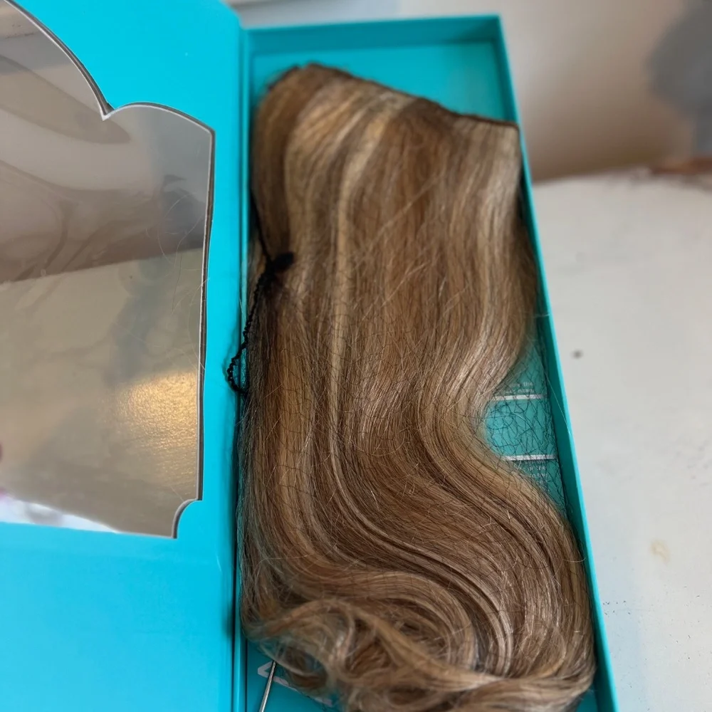 PRICE REDUCED! Halo Couture 16” Extensions color 622 Quality Beautiful Hair.